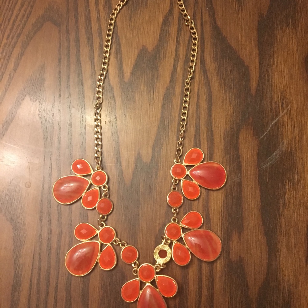 Adjustable flower necklace